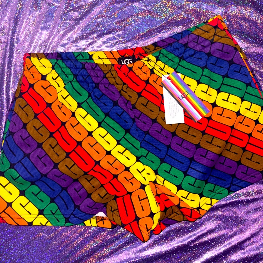 Ugg Noni Short Pride